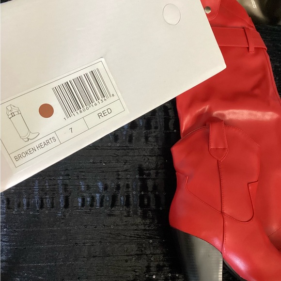 Broken Hearts Red Heeled Versatile Boots Various Sizes - Picture 11 of 11